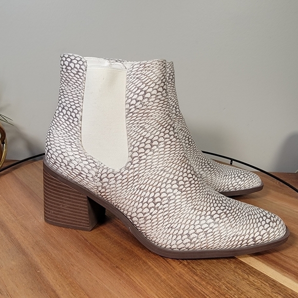 The Limited Kiki Vegan Eather Ankle Boots Booties Size 8 - Picture 5 of 13